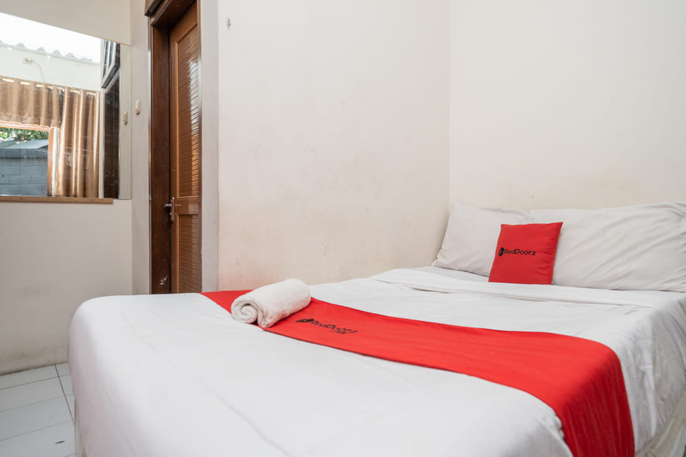 RedDoorz Single Room