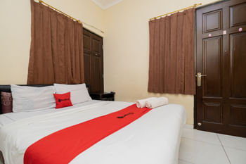 RedDoorz @ Graha 99 Simomulyo