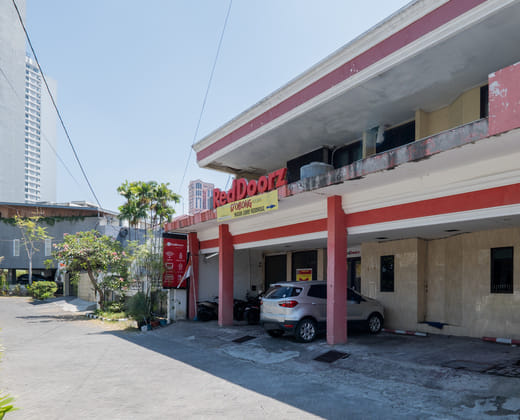 RedDoorz near Bukit Darmo Golf