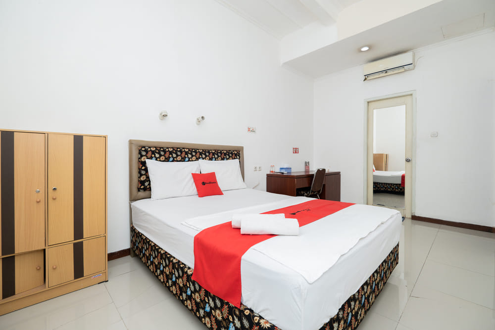 RedDoorz Room