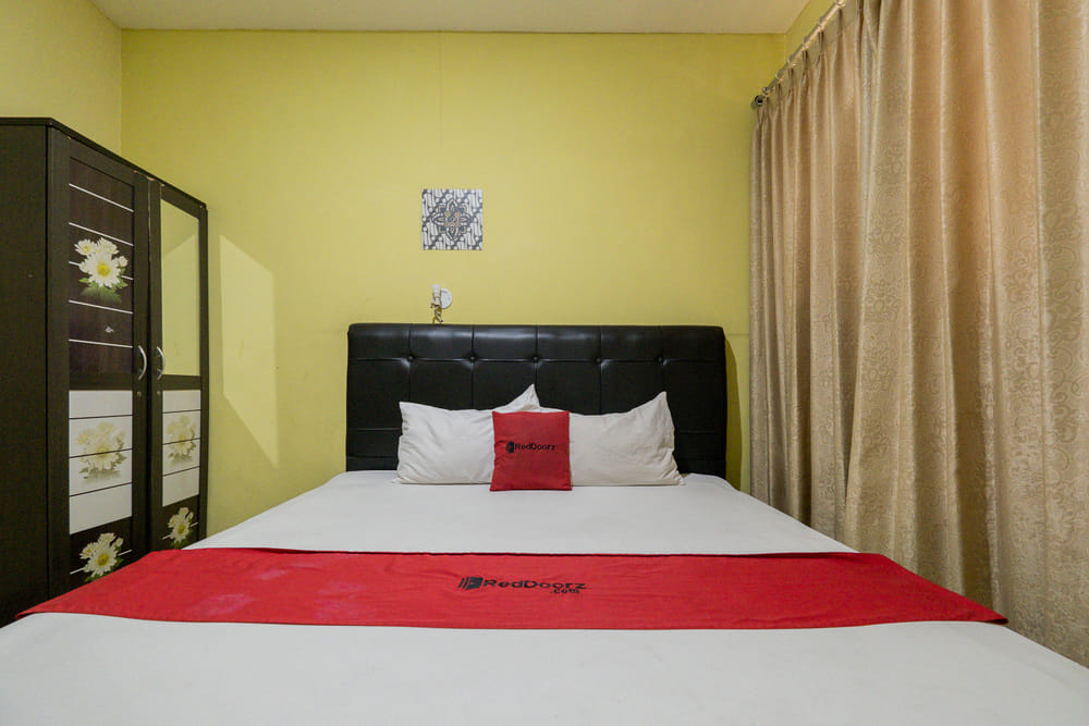 RedDoorz Room