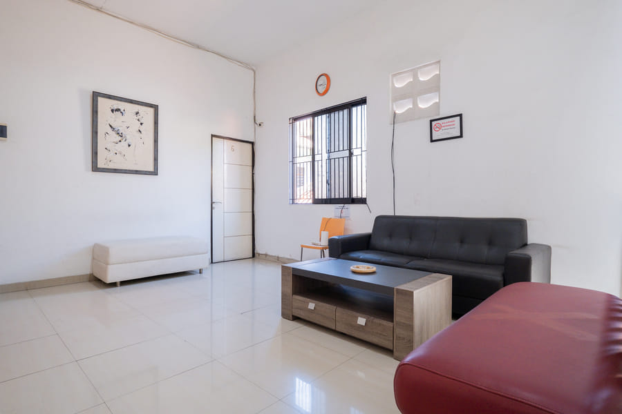 RedDoorz near Surabaya Town Square