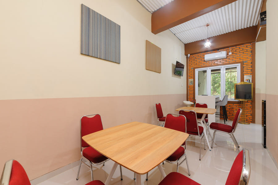 RedDoorz near The Jungle Waterpark Bogor