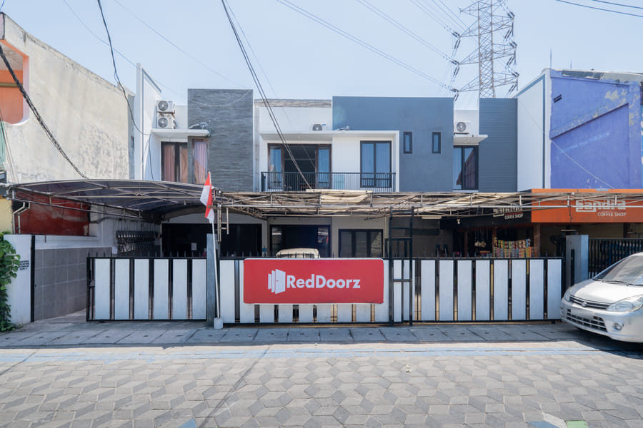 RedDoorz @ Nginden Surabaya