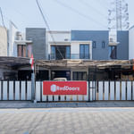 RedDoorz @ Nginden Surabaya