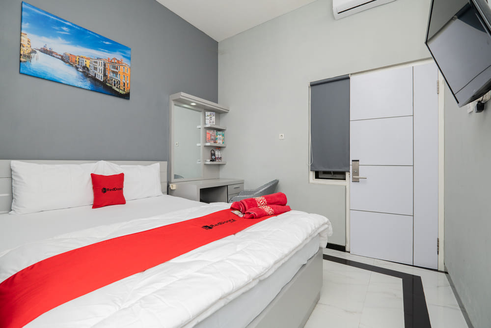 RedDoorz Room