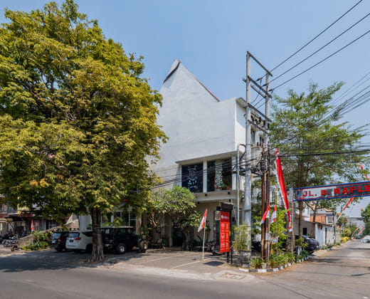 RedDoorz Premium @ Jalan Cengkeh Malang