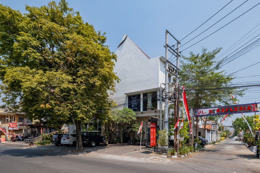 RedDoorz Premium @ Jalan Cengkeh Malang