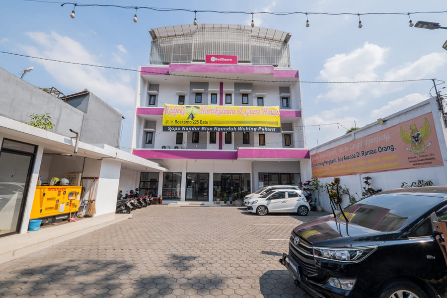 RedDoorz near Jawa Timur Park 3