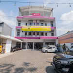 RedDoorz near Jawa Timur Park 3