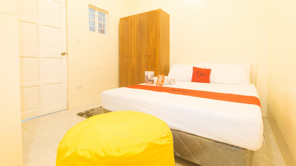 RedDoorz Room