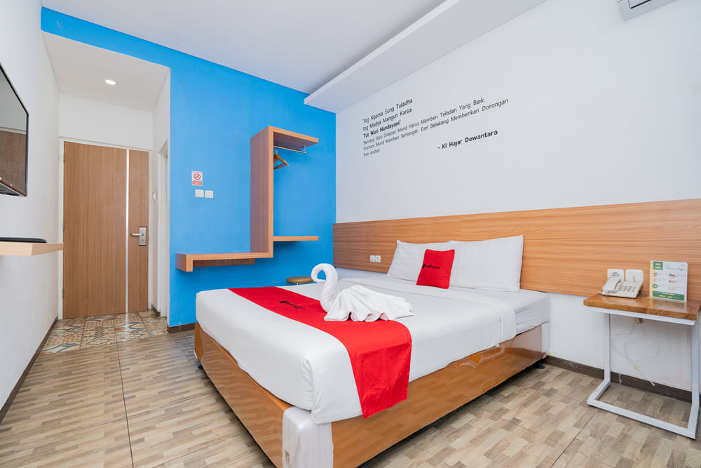 RedDoorz Deluxe Room