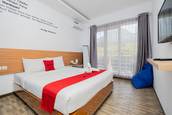 RedDoorz near Jawa Timur Park 2