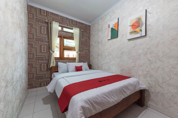 RedDoorz @ Villa De ZamZam Ciater