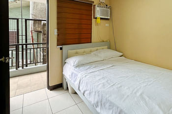 RedDoorz @ CMS Apartelle Olongapo City