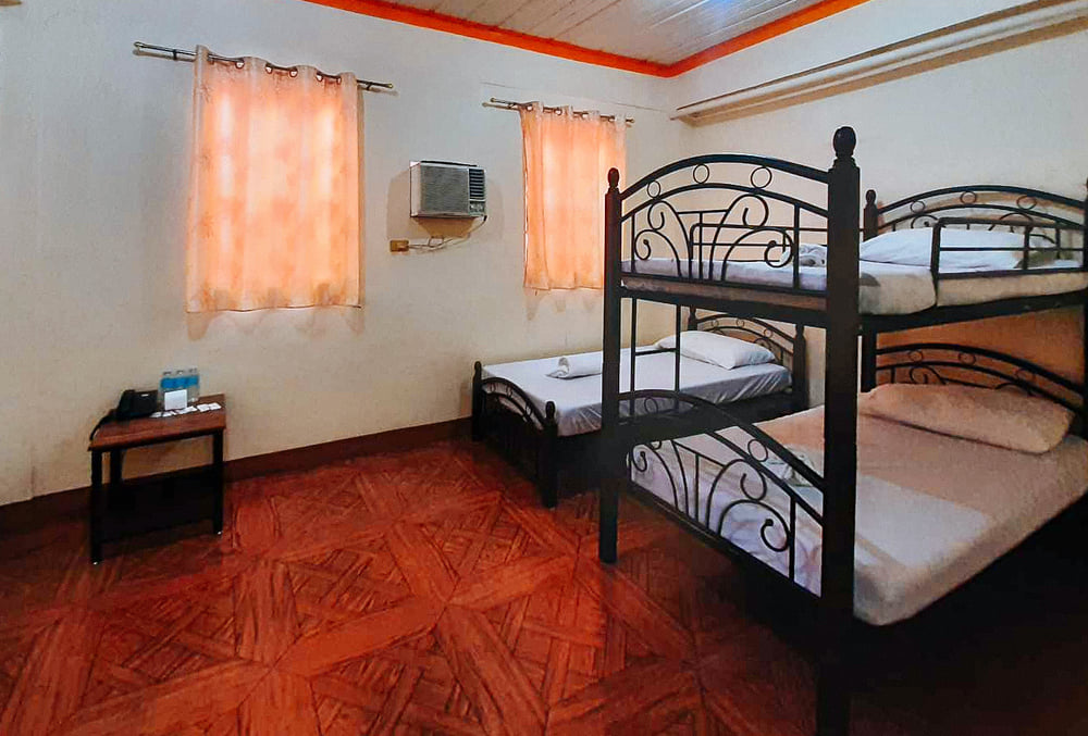 RedDoorz Triple Room