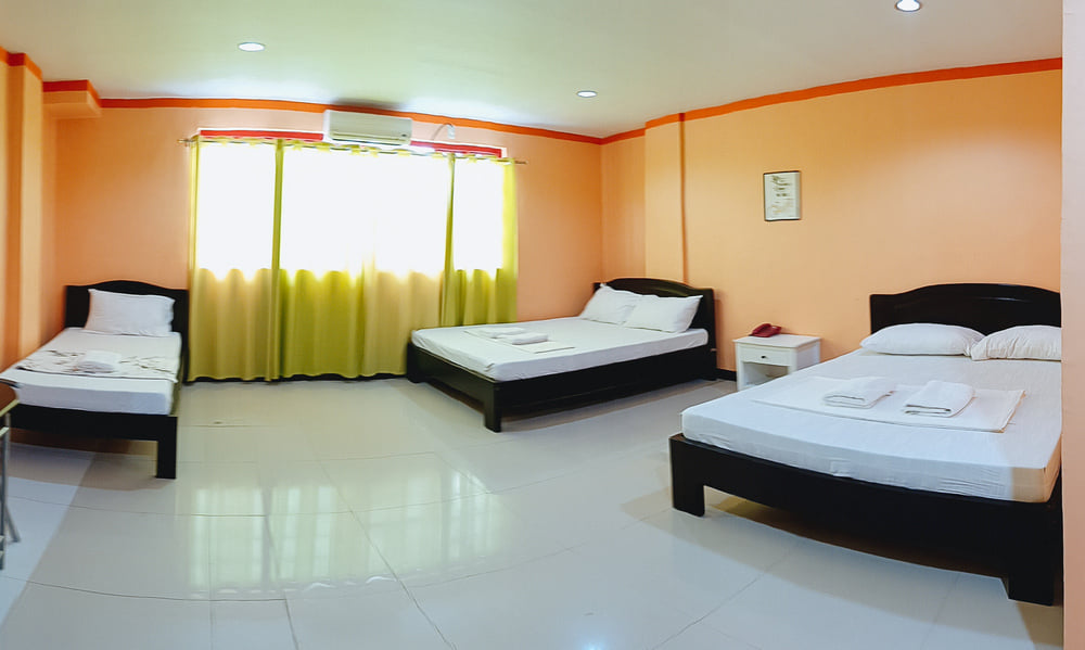 RedDoorz Family Room