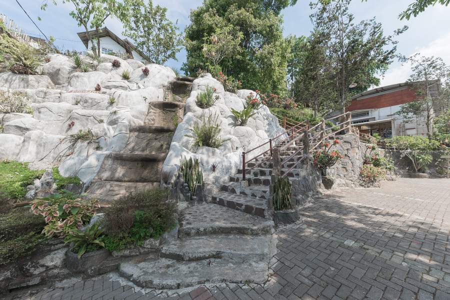 Urbanview Hotel D'Pineapple Villa Ciater by RedDoorz