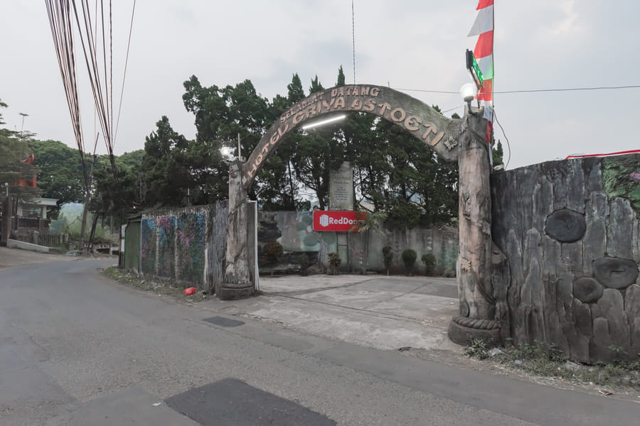 RedDoorz Plus @ Hotel Griya Astoeti