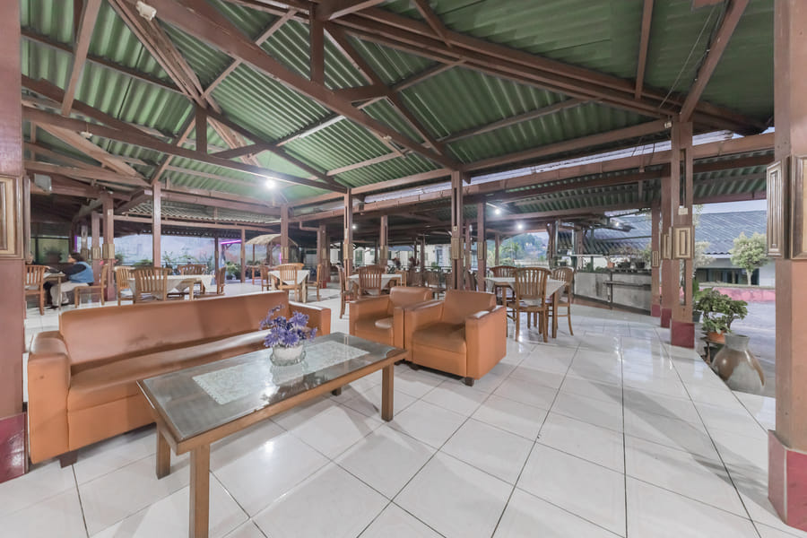 RedDoorz Plus @ Hotel Griya Astoeti