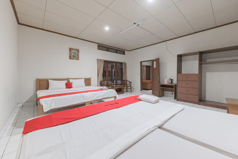 RedDoorz Family Room