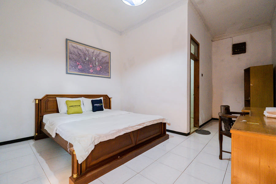 Palereman Hotel RedPartner near Jatim Park 1