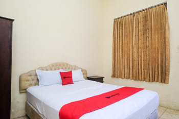 RedDoorz Plus @ Laweyan