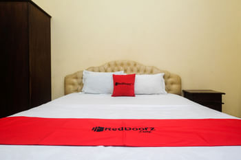 RedDoorz Plus @ Laweyan