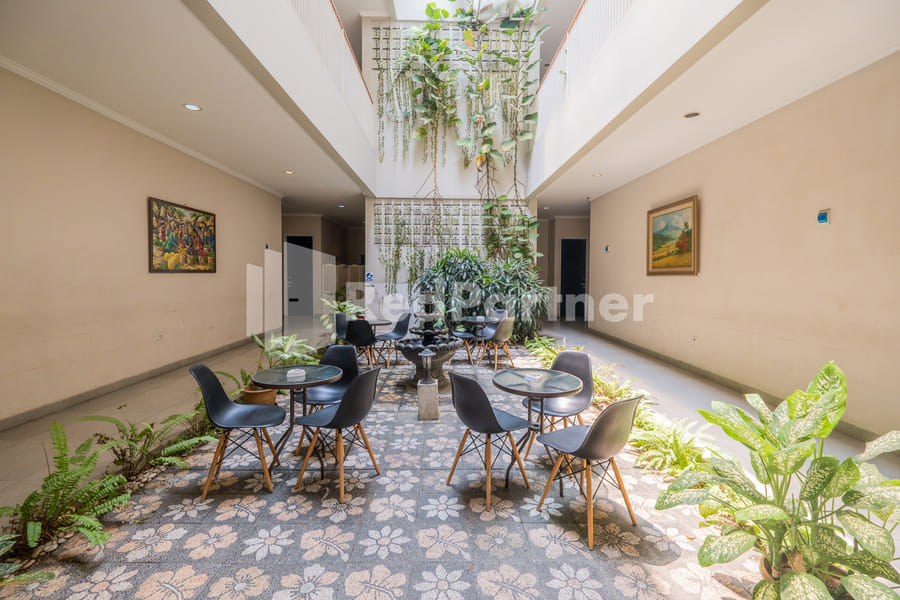 Palm Eight RedPartner