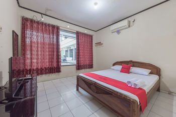RedDoorz Syariah near Taman Kota Kuningan