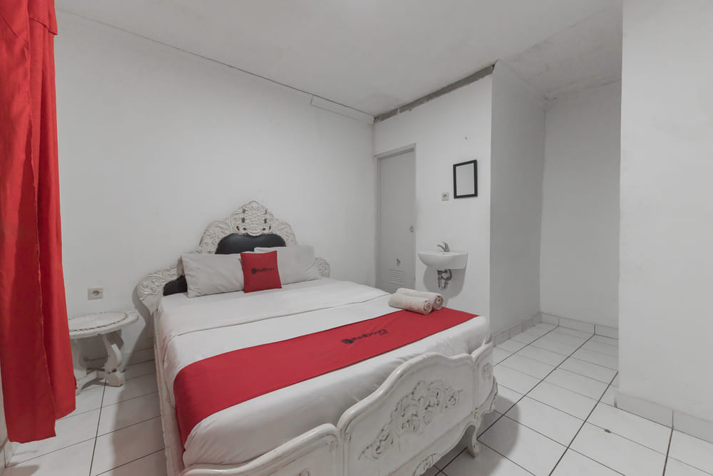 RedDoorz Room
