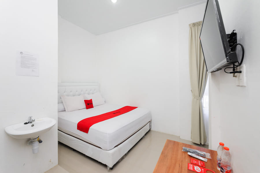 RedDoorz Syariah near Pelabuhan Ulee Lheue Banda Aceh