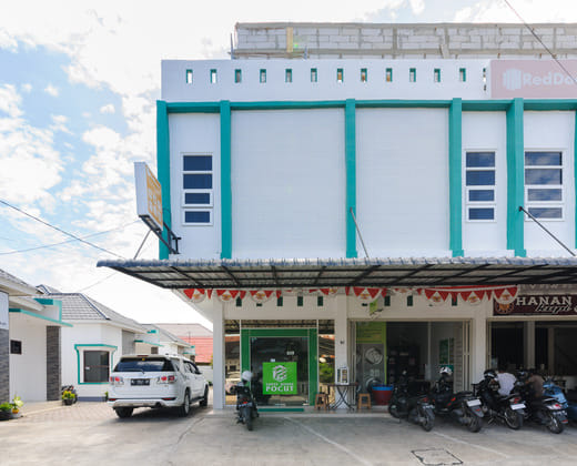 RedDoorz Syariah near Pelabuhan Ulee Lheue Banda Aceh