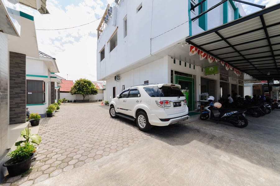 RedDoorz Syariah near Pelabuhan Ulee Lheue Banda Aceh