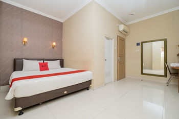 RedDoorz Plus @ Cideng Barat
