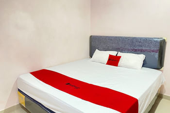 RedDoorz @ Homestay Madu Makassar