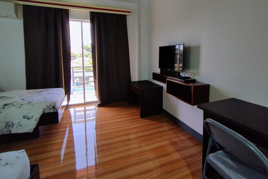 RedDoorz @ LQJ Hotel Old Buswang Kalibo