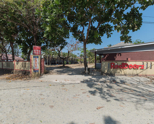 RedDoorz near Pantai Ujung Genteng