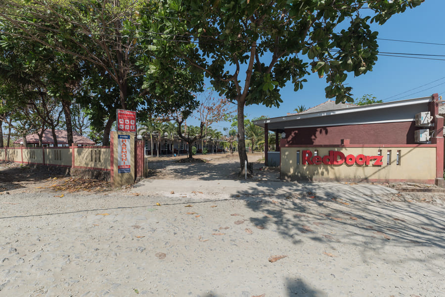 RedDoorz near Pantai Ujung Genteng