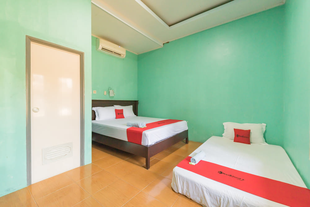 RedDoorz Family Room