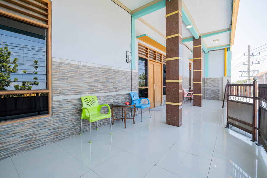 RedDoorz Syariah near Alun-Alun Bojonegoro