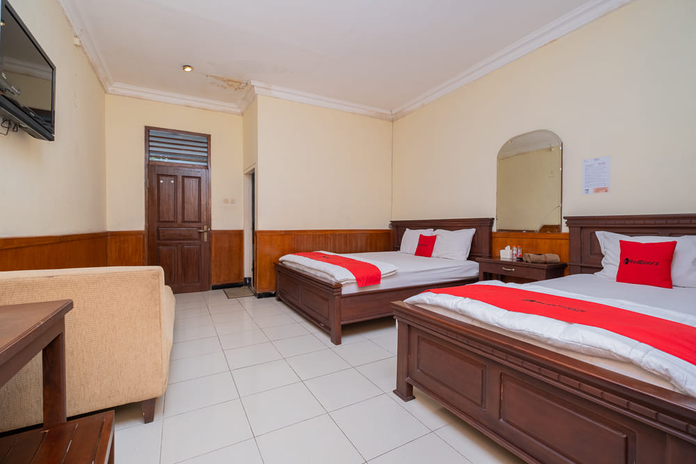 RedDoorz Family Room