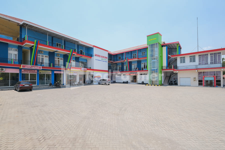 Grand Kencana Guesthouse Syariah near Wisata Bahari Lamongan