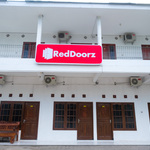 RedDoorz near Plaza Ambarrukmo Yogyakarta