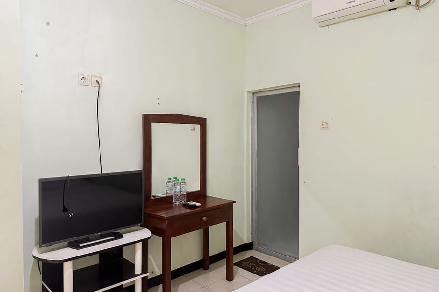 Global Inn Syariah RedPartner near Juanda T1 Airport