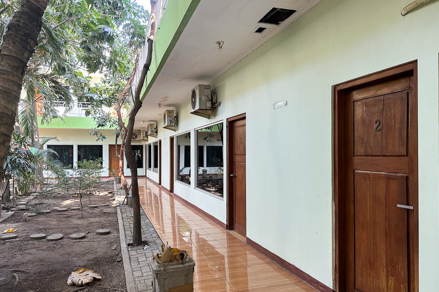 Global Inn Syariah RedPartner near Juanda T1 Airport