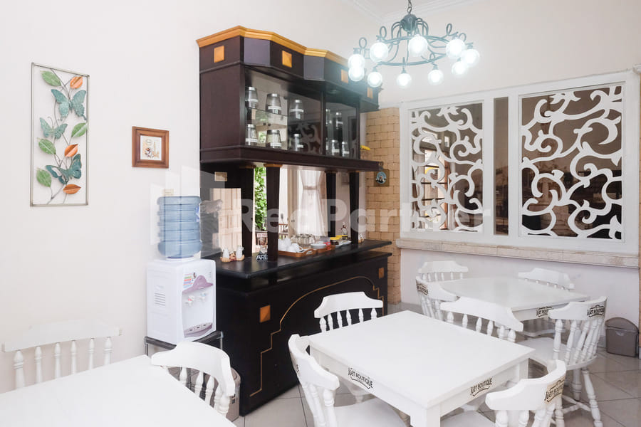 Just 11 Boutique Syariah RedPartner near UGM Yogyakarta