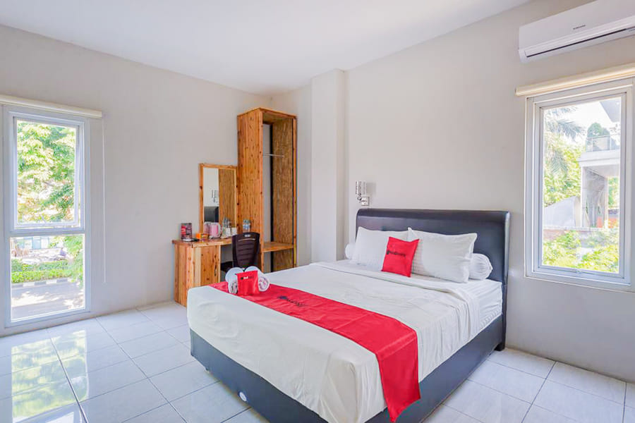 RedDoorz Plus Syariah @ Raya Nginden 2