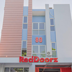 RedDoorz Plus Syariah @ Raya Nginden 2