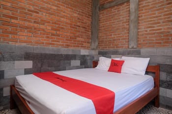 RedDoorz @ Omah Kayu Homestay Yogyakarta